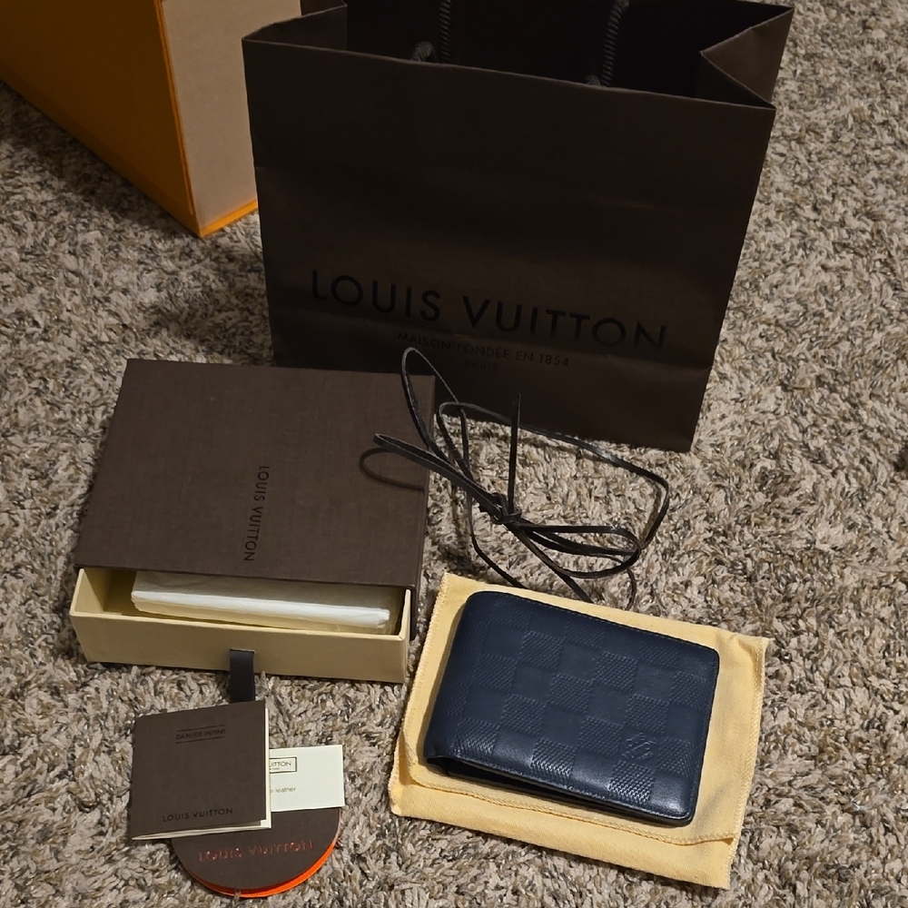 Louis Vuitton Men's Navy Wallet